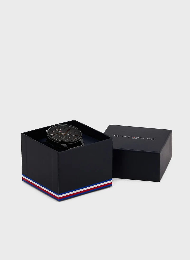 ساعة تومي هيلفيغر كرونوغراف بسوار معدني