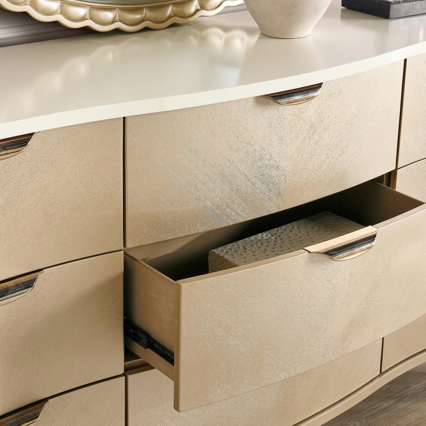 طقم غرفة نوم كلاسيكي من 5 قطع 180x200 سم - شامبانيا 