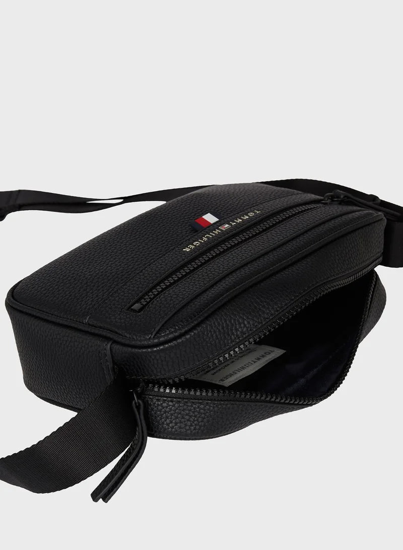 حقيبة غسيل بشعار تومي هيلفيغر 