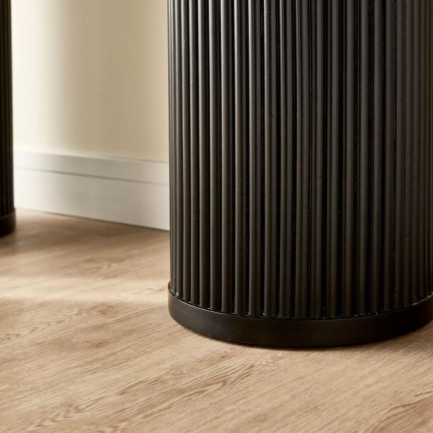 طاولة وحدة تحكم أحادية مع مرآة