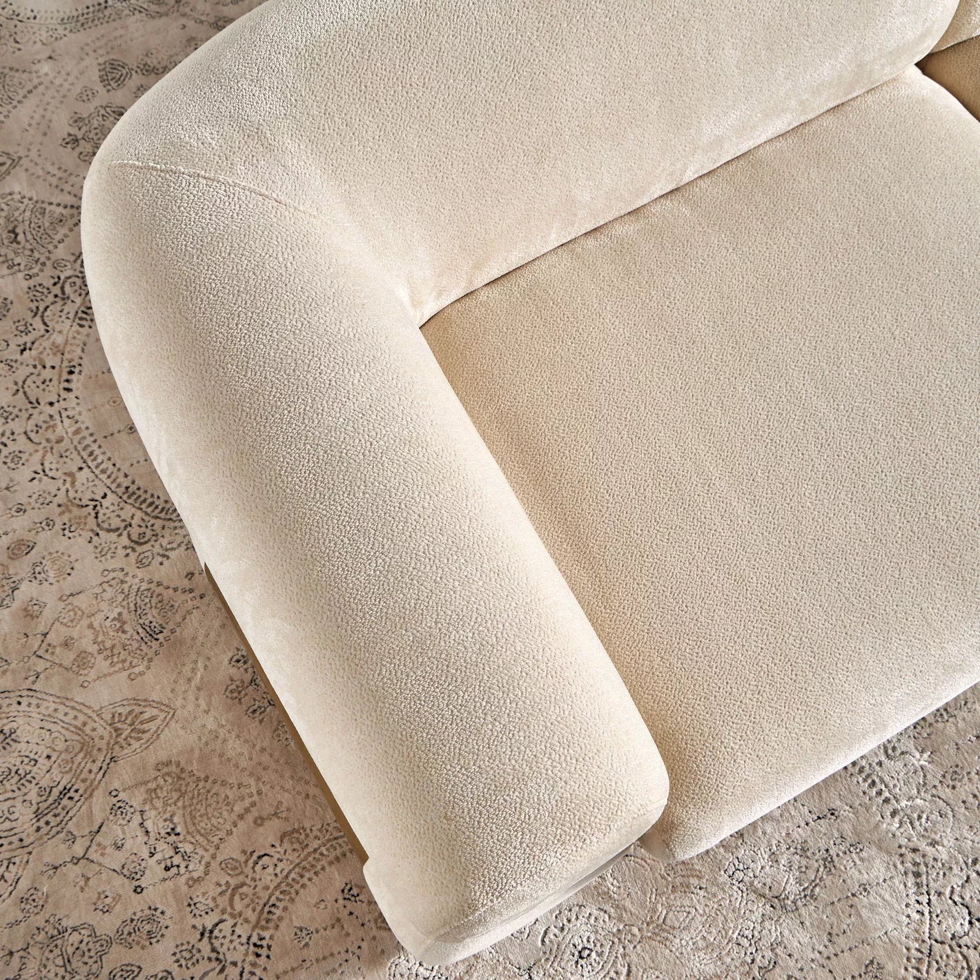 أريكة أريس المخملية ذات الأربعة مقاعد