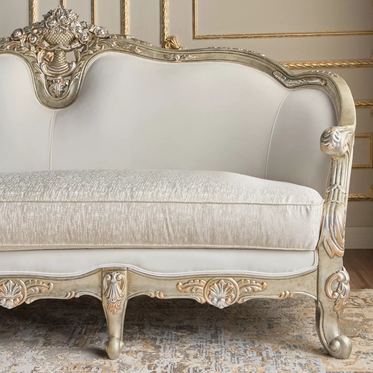 أريكة مخملية كلاسيكية بثلاثة مقاعد