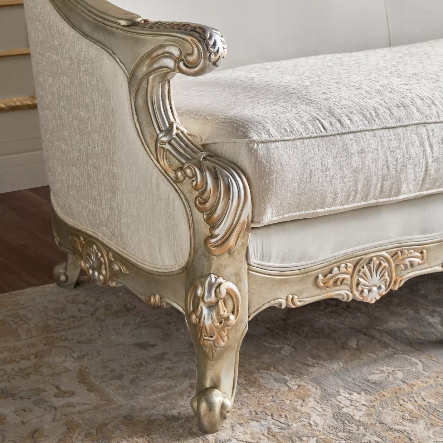 أريكة مخملية كلاسيكية بثلاثة مقاعد