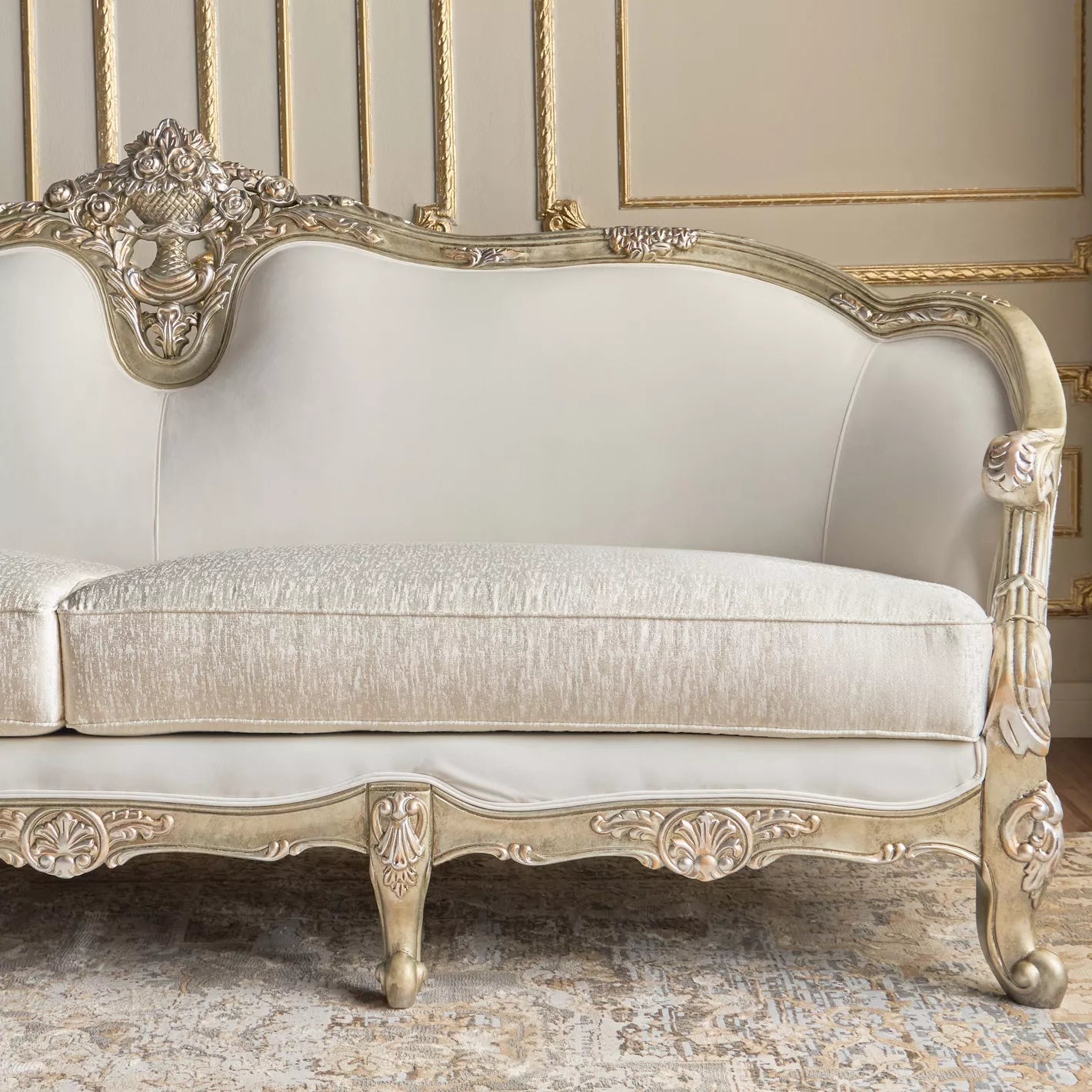 أريكة مخملية كلاسيكية بأربعة مقاعد