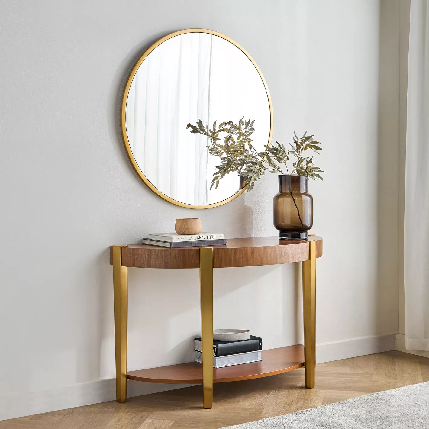 طاولة وحدة تحكم صغيرة مع مرآة