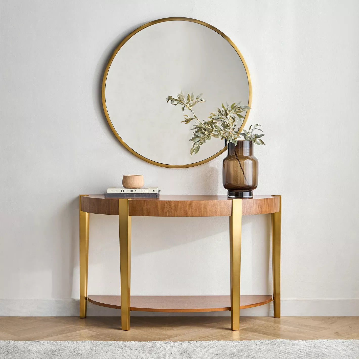 طاولة وحدة تحكم صغيرة مع مرآة