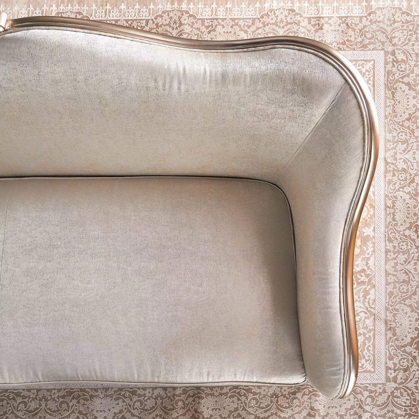 أريكة كلاسيكية من القماش بثلاثة مقاعد