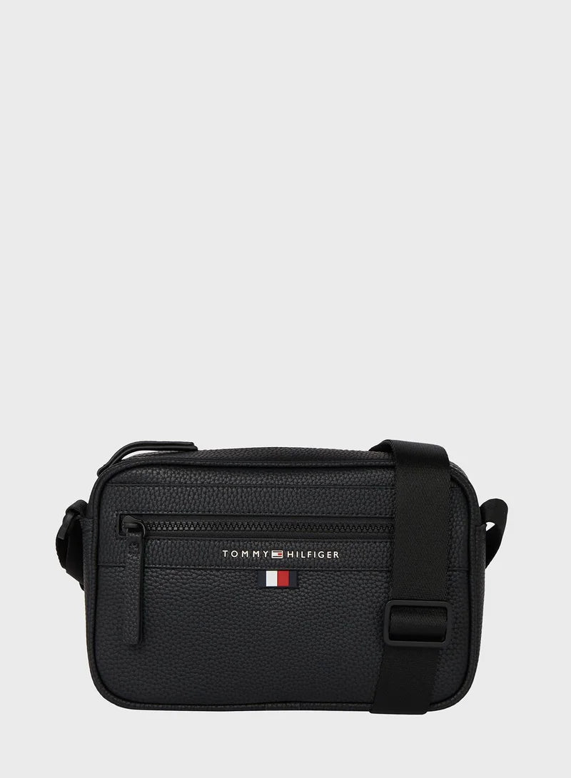 حقيبة غسيل بشعار تومي هيلفيغر 