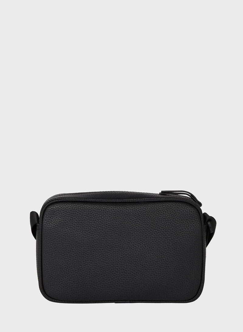 حقيبة غسيل بشعار تومي هيلفيغر 