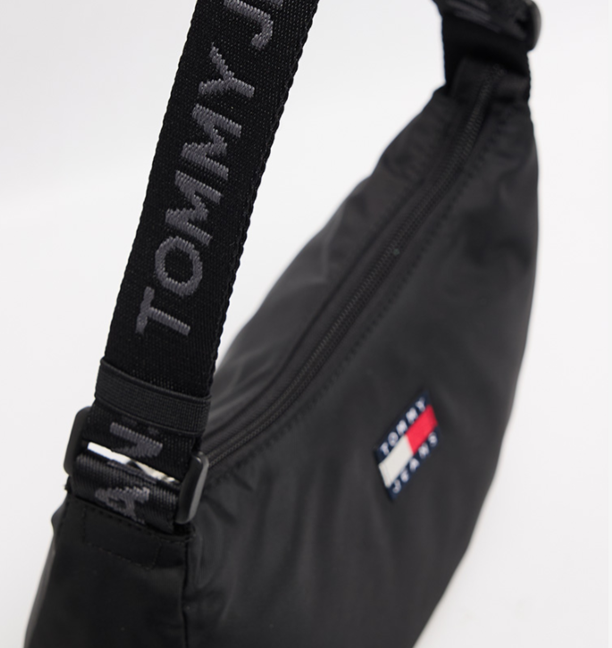 Tommy Hilfiger  Essential Daily Shoulder Bag