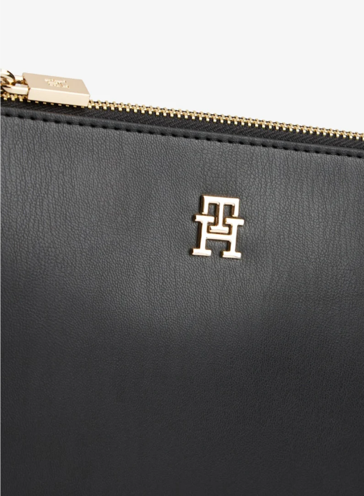TOMMY HILFIGER Chain Strap Convertible Shoulder Bag