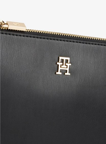 TOMMY HILFIGER Chain Strap Convertible Shoulder Bag