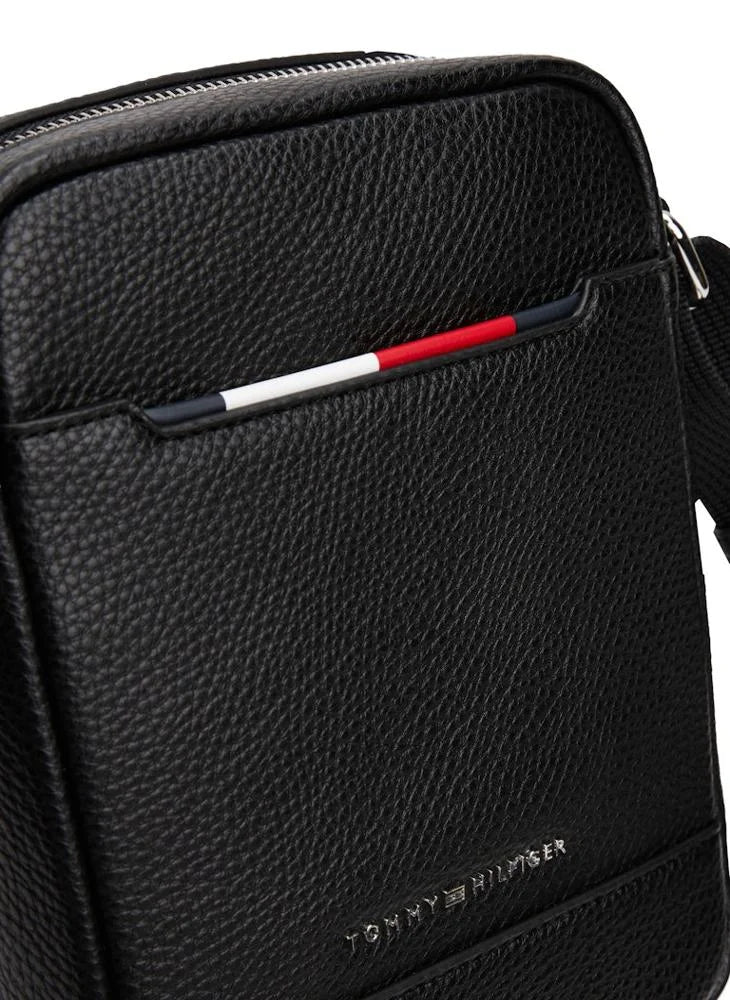 حقيبة كروس بودي بسحاب مفصل وشعار TOMMY HILFIGER 