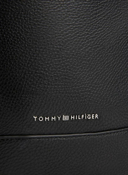 حقيبة كتف مركزية مزينة بشعار TOMMY HILFIGER 