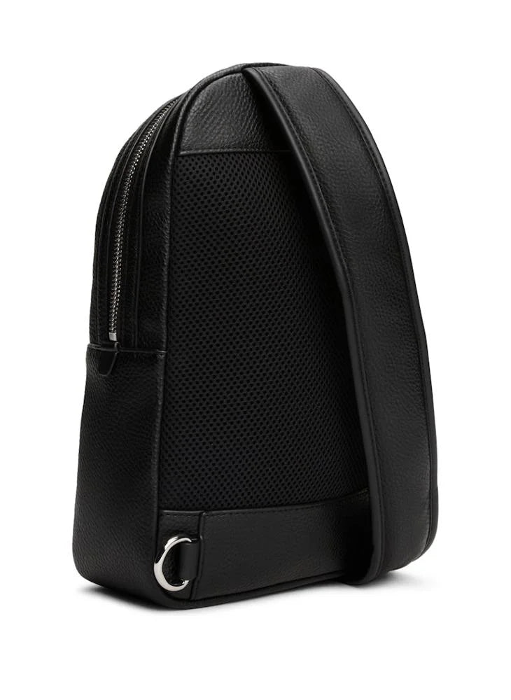 حقيبة كتف مركزية مزينة بشعار TOMMY HILFIGER 